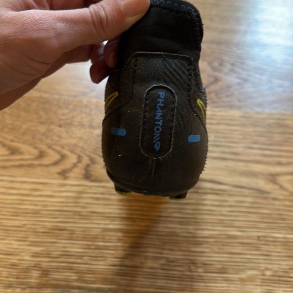 Nike Phantom Soccer Cleats - Picture 5 of 9